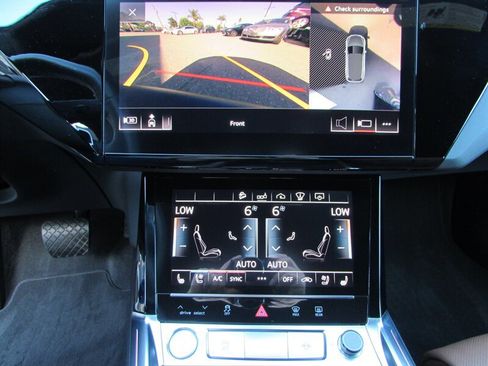 Used 2019 Audi e-tron Prestige w/ Prestige Package AWD/4WD image 26