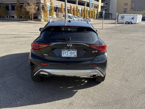 Used 2017 INFINITI QX30 AWD image 8
