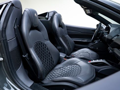 Used 2018 Ferrari 488 Spider RWD image 18