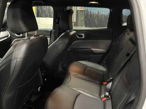 Certified 2025 Jeep Compass Latitude AWD/4WD image 13