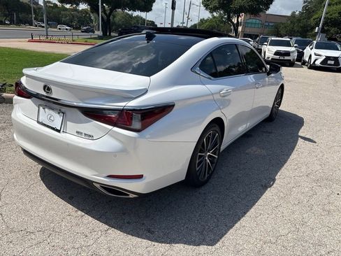 Used 2023 Lexus ES 350 w/ Premium Package FWD image 5