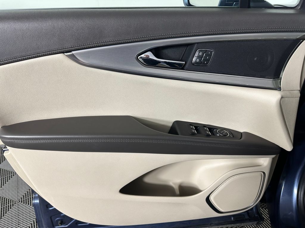 Used 2019 Lincoln Nautilus Premier AWD/4WD image 23