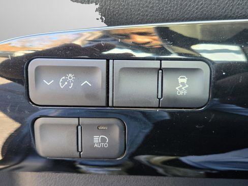 Used 2018 Toyota Prius Four image 28