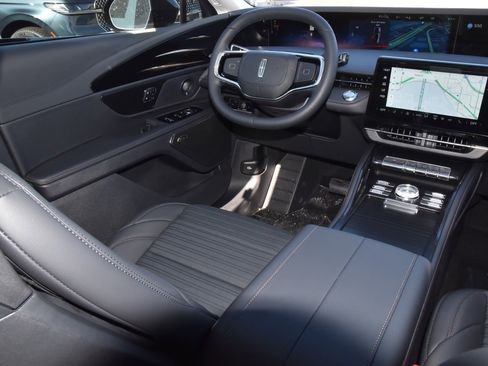 New 2026 Lincoln Nautilus Reserve w/ Jet Appearance Package image 15