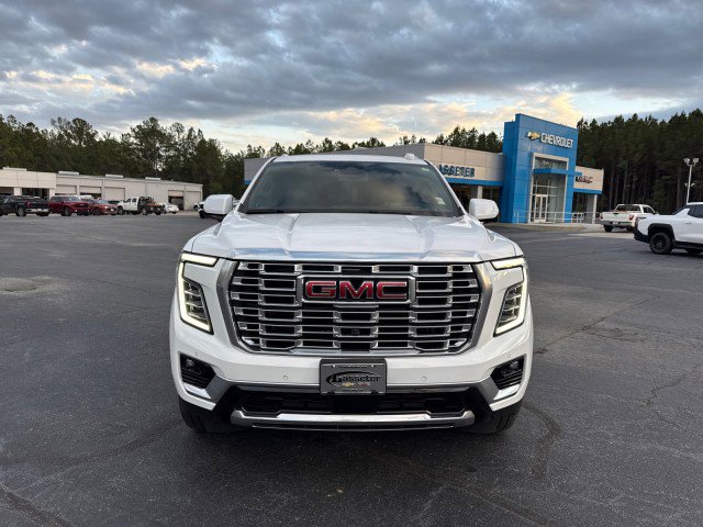Used 2025 GMC Yukon XL Denali AWD/4WD image 8