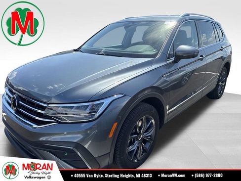 Used 2023 Volkswagen Tiguan SE FWD image 1