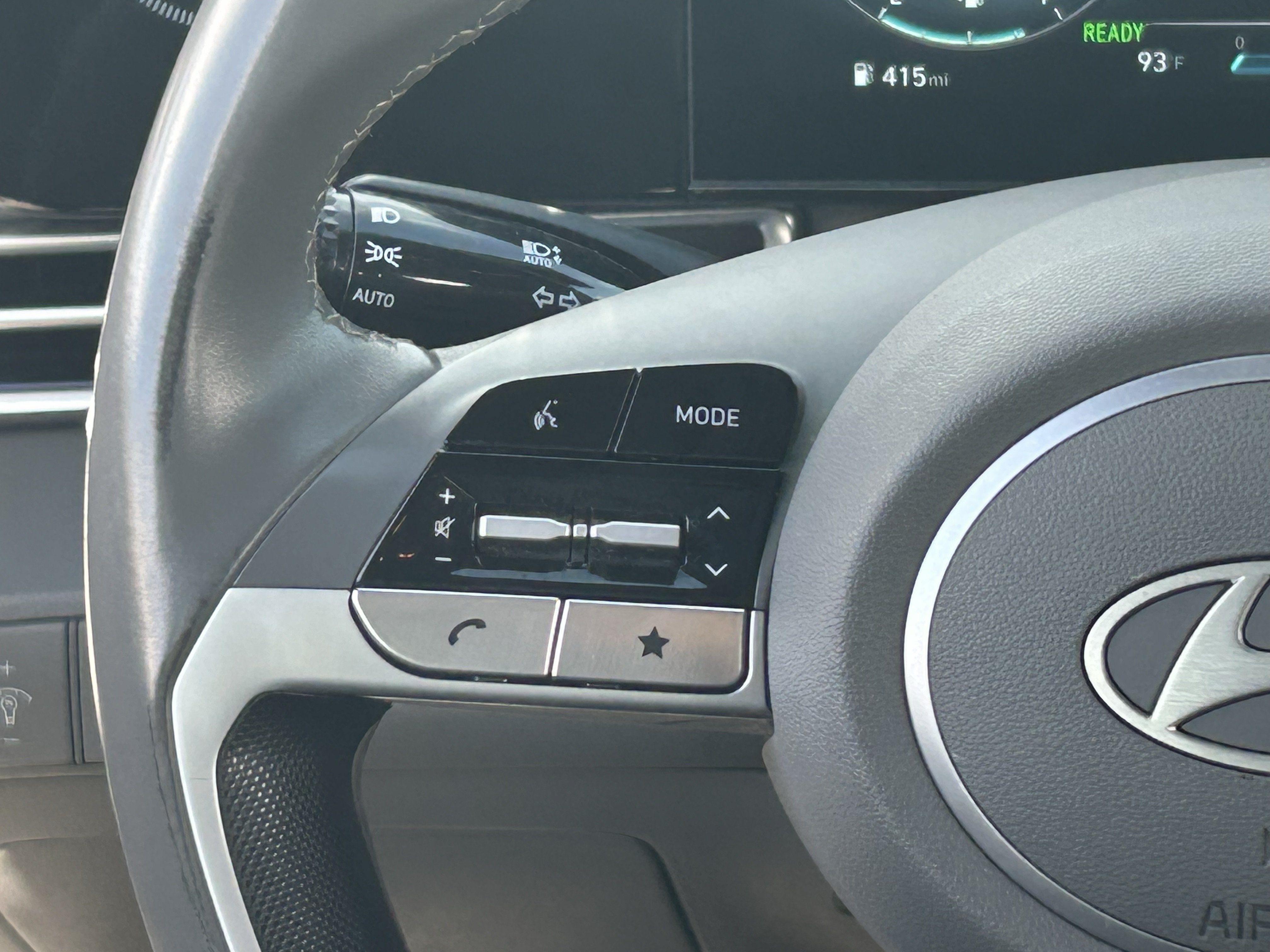 Used 2025 Hyundai Elantra SEL FWD image 23