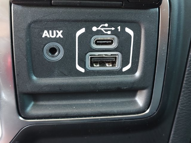 Used 2023 Jeep Wrangler Unlimited Sahara w/ Cold Weather Group AWD/4WD image 18