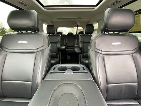 Used 2025 Ford Expedition Platinum AWD/4WD image 32