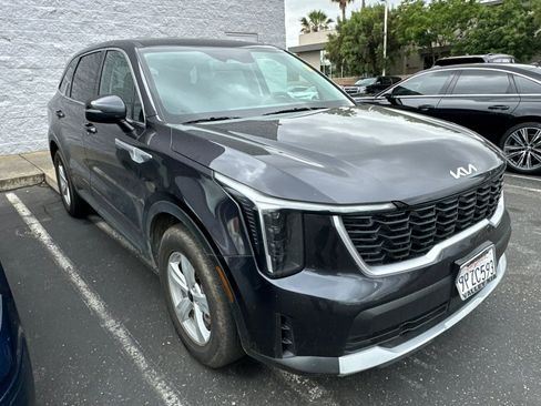 Certified 2025 Kia Sorento LX FWD image 2