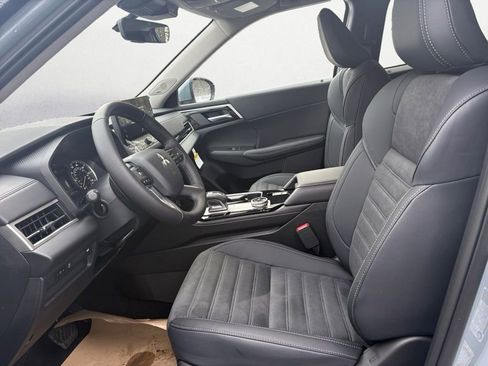 New 2026 Mitsubishi Outlander SE image 9