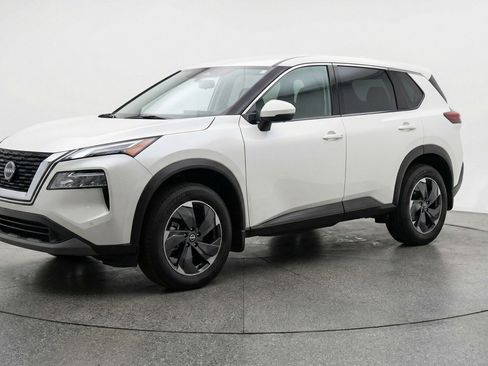 Used 2025 Nissan Rogue SV image 3