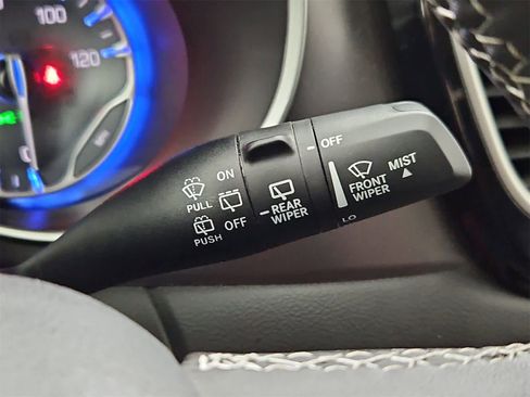 Used 2024 Chrysler Pacifica Touring-L image 25