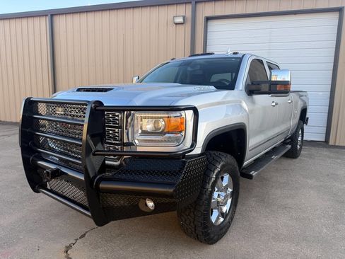 Used 2019 GMC Sierra 3500 Denali w/ Duramax Plus Package image 2