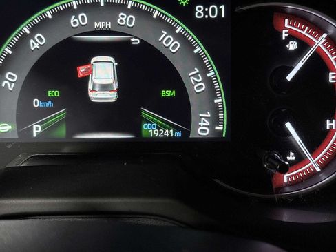 Used 2025 Toyota RAV4 XLE AWD/4WD image 19