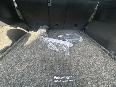 Used 2024 Volkswagen Tiguan SEL R-Line image 46