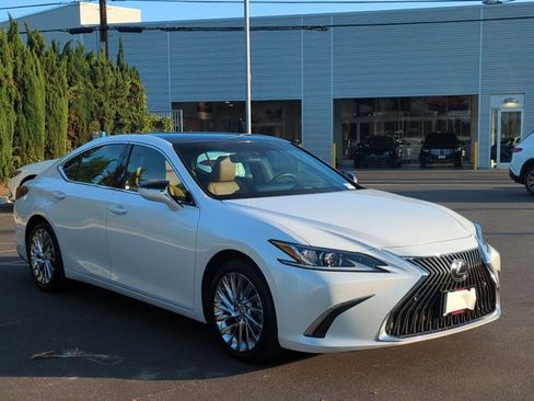Used 2019 Lexus ES 350 w/ Accessory Package 2 image 3