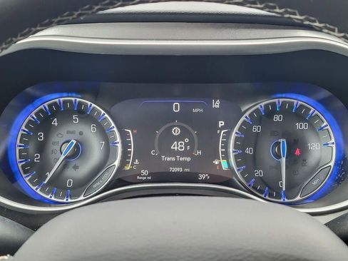 Used 2023 Chrysler Pacifica Touring-L image 12