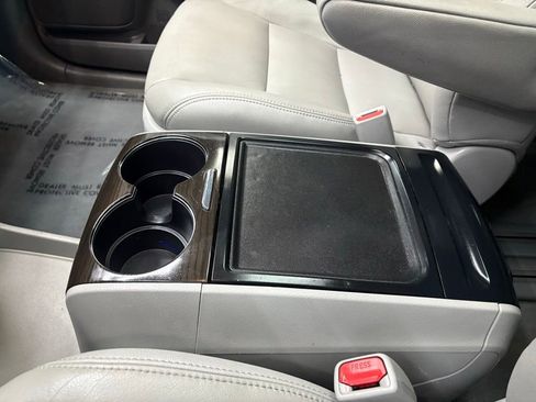 Used 2019 Toyota Sienna XLE w/ XLE Navigation Package FWD image 18