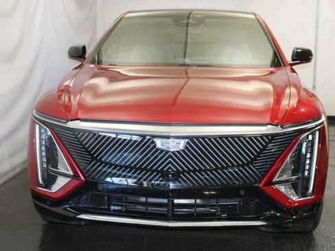 Certified 2024 Cadillac Lyriq Tech w/ Driver Assist Package AWD/4WD image 3