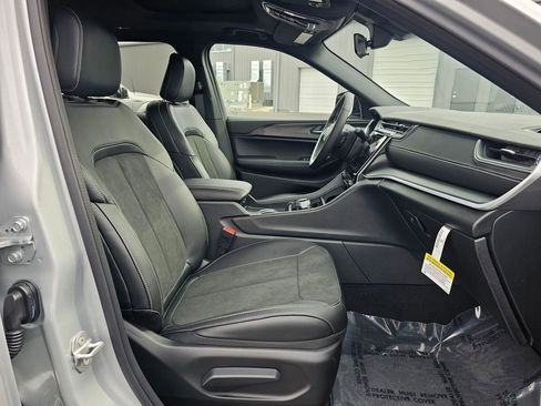 New 2025 Jeep Grand Cherokee L Altitude image 15
