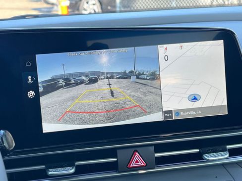 Used 2025 Hyundai Elantra SEL image 17