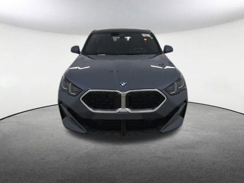 Used 2025 BMW X2 xDrive28i image 2