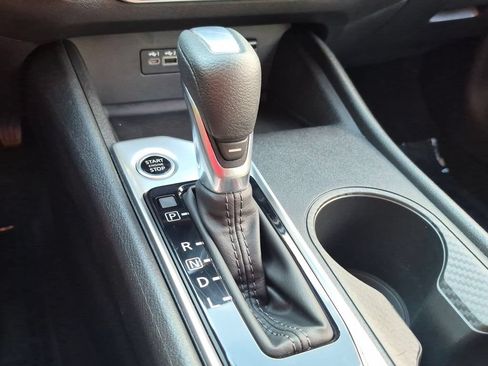 Used 2025 Nissan Altima 2.5 SV FWD image 17