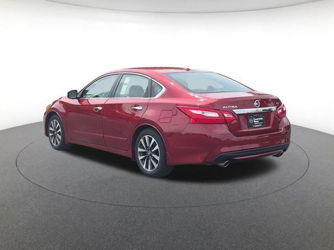 Used 2017 Nissan Altima 2.5 SV w/ Convenience Package FWD image 7