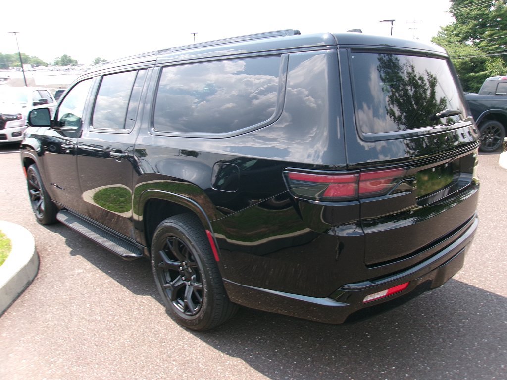 Used 2024 Jeep Wagoneer L Series II AWD/4WD image 4