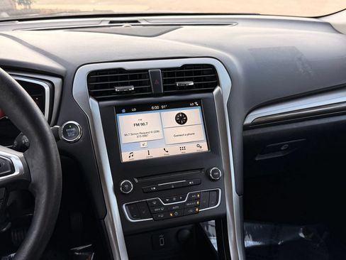 Used 2018 Ford Fusion SE w/ Equipment Group 602A FWD image 30
