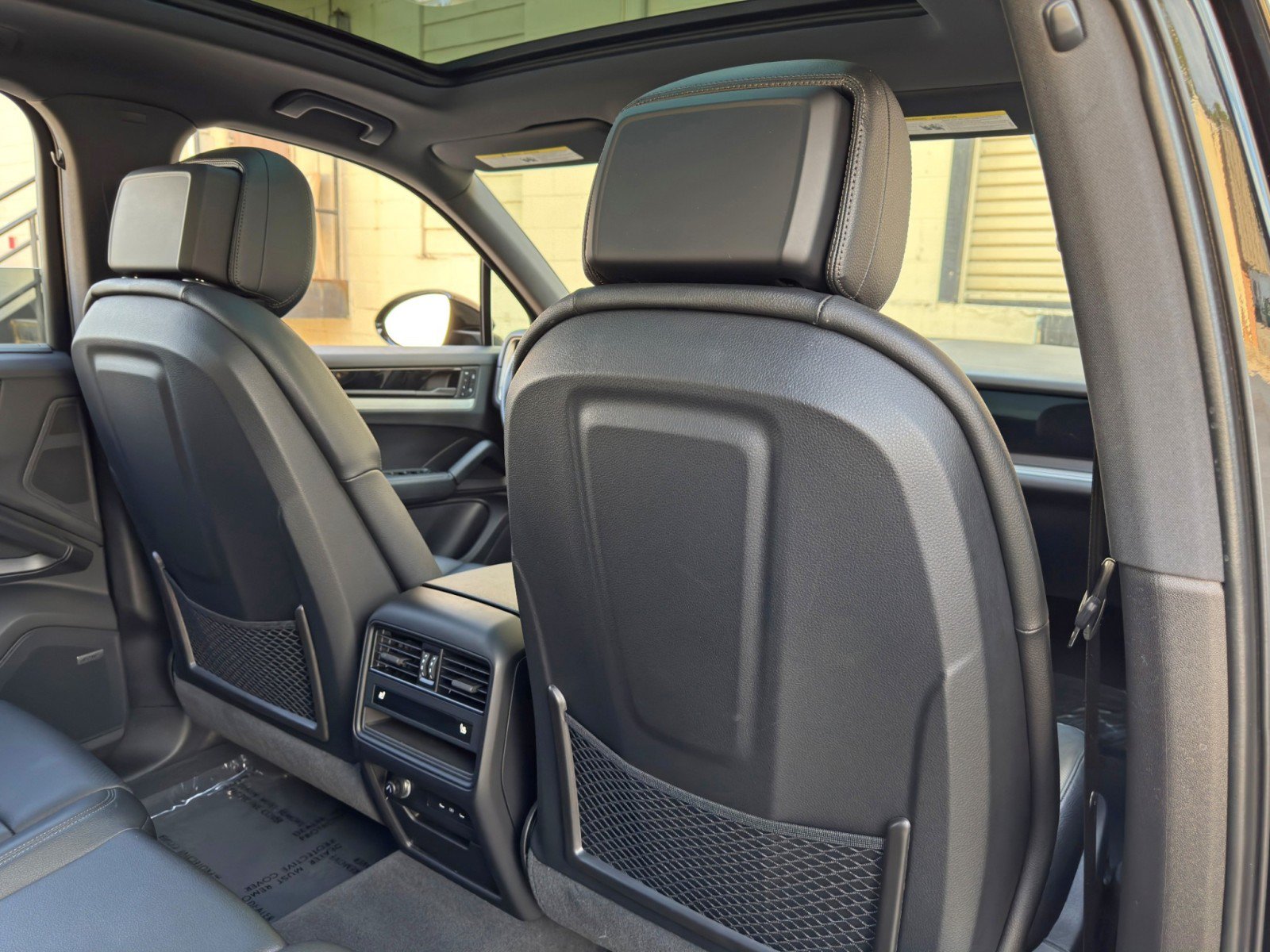 Used 2024 Porsche Cayenne S w/ Premium Package AWD/4WD image 40