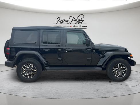 Used 2025 Jeep Wrangler Unlimited Sahara AWD/4WD image 2