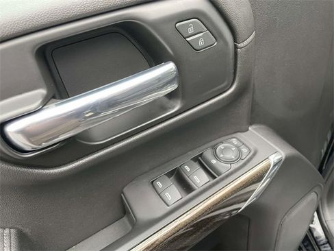 Used 2022 Chevrolet Silverado 1500 RST image 12