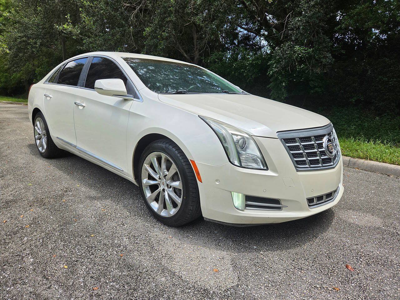 Used 2014 Cadillac XTS Luxury FWD image 1