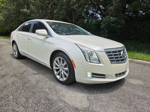 Used 2014 Cadillac XTS Luxury FWD image 1