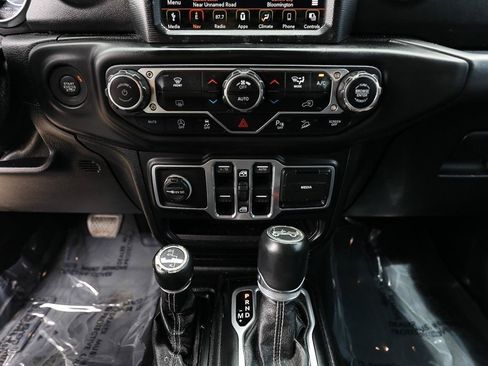 Used 2018 Jeep Wrangler Unlimited Sahara AWD/4WD image 21