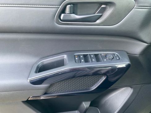 New 2025 Nissan Pathfinder SV w/ Black Appearance Package image 15