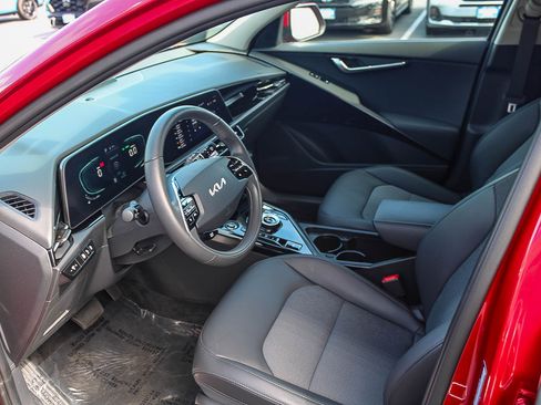 Used 2025 Kia Niro LX FWD image 19