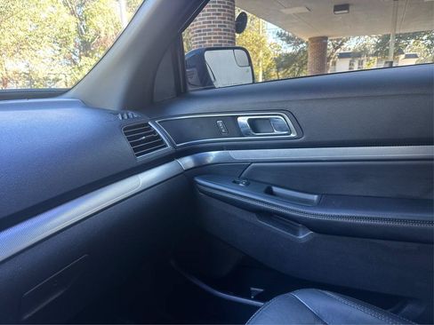 Used 2018 Ford Explorer XLT w/ Equipment Group 202A FWD image 22