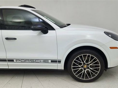Used 2021 Porsche Cayenne Base image 7