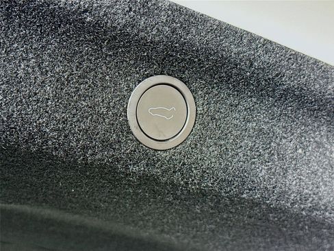 Used 2026 Tesla Model Y 2WD image 16