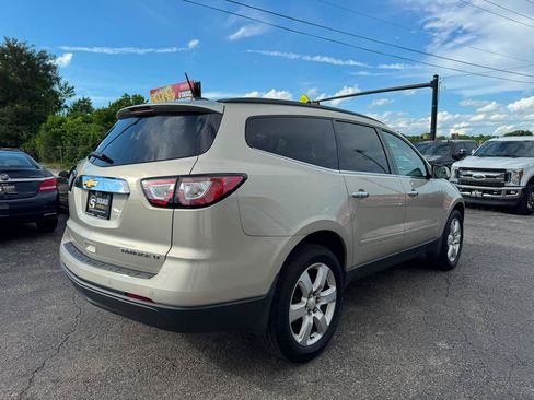 Used 2016 Chevrolet Traverse LT w/ Style and Technology Package FWD image 5