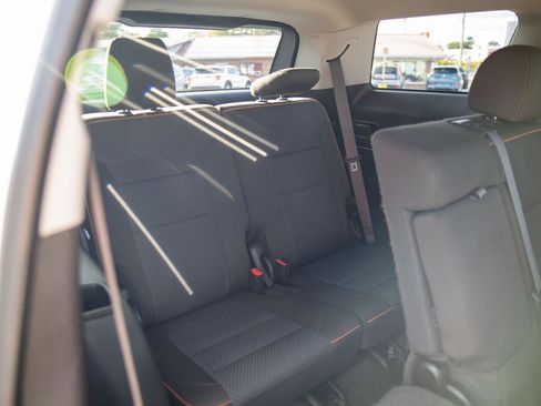 Used 2020 GMC Acadia AT4 image 23