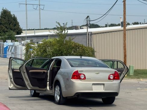 Used 2011 Chevrolet Malibu LS image 24
