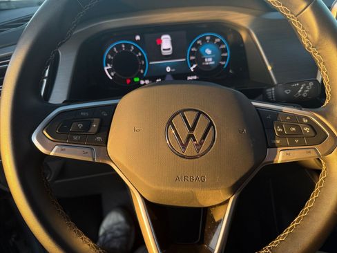 Used 2025 Volkswagen Atlas Cross Sport SE image 27