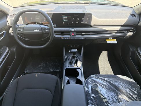 New 2026 Kia K4 LXS FWD image 2