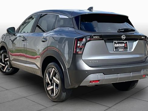 Used 2025 Nissan Kicks SV FWD image 11
