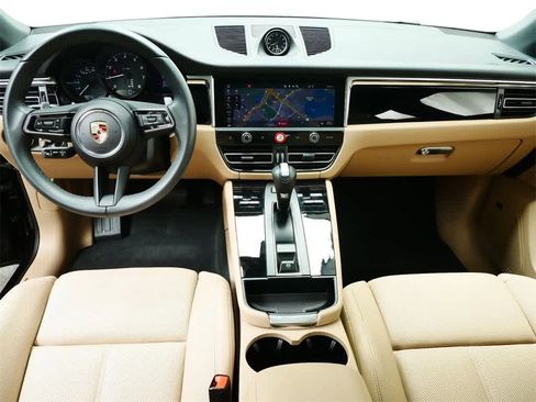 Used 2025 Porsche Macan image 16