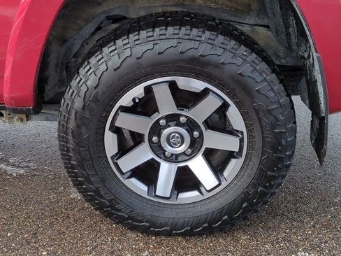 Used 2020 Toyota 4Runner TRD Off-Road image 13